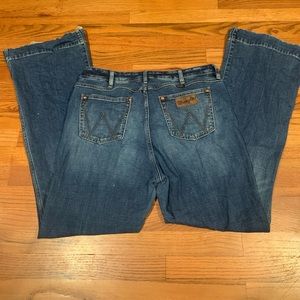 33 x 34 Wrangler Retro High Rise Trouser Jeans